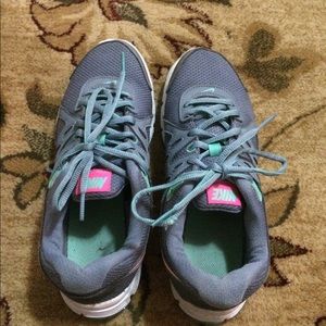 NIKE revolution 2 women’s sneaker